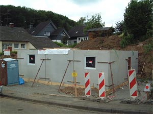 04/06/2005 wir haben heute die Elektroinstallation zusammenn mit Marek gemacht ! 9 Stunden Arbeit, 120m Kabel, 60m Leerrohr !